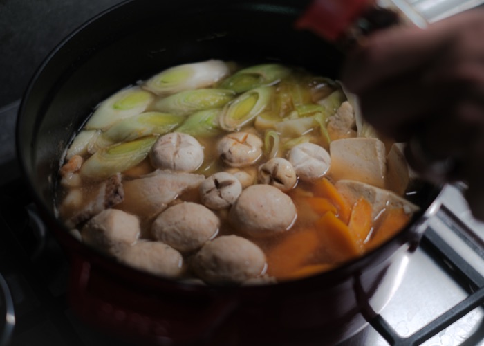 The finished chanko nabe dish, filled with hearty meats and vegetables in a flavorful broth.